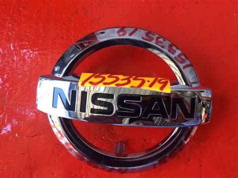 Emblema De Parrilla Nissan March Con Detalle