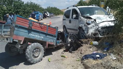 Elazığ da römorklu çapa makinesi ile hafif ticari araç çarpıştı 2 yaralı