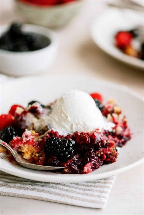Slow Cooker Berry Cobbler Recipe