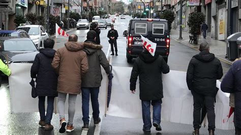 Los Trabajadores De Vitrasa Vuelven A La Calle Tras Rechazar La