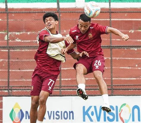 Sriwijaya Fc Berambisi Geser Posisi Semen Padang Di Klasemen Pegadaian