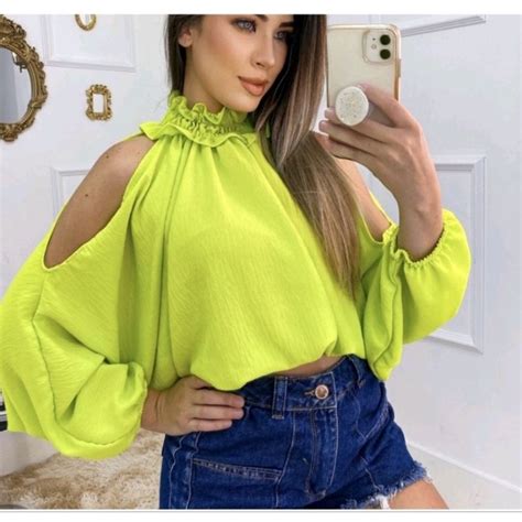 Blusa Cropped Femenino Ombro Aberto Gola Alta Babado Manga Longa