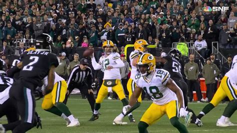 Green Bay Packers Quarterback Aaron Rodgers Perfect Yard Pass To