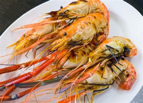 Premium Photo Closeup Of The Grilled River Prawns On The White Plate