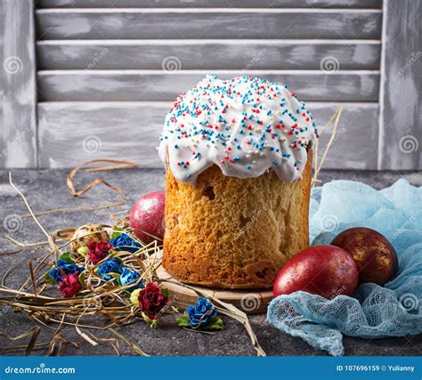 Torta Tradicional De Pascua Con El Desmoche Imagen De Archivo Imagen