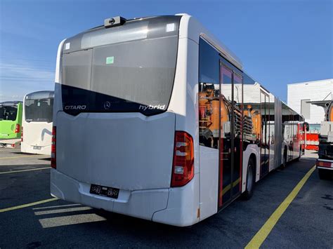 Heckansicht des neuen MB C2 G Ü hybrid 11739 für PostAuto Regie