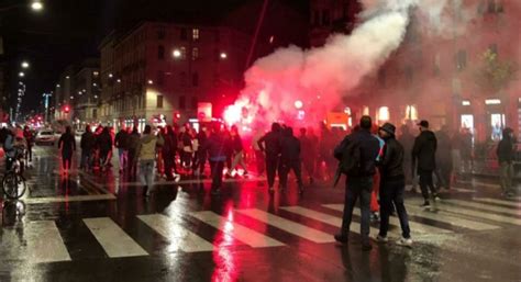 Milano Manifestazione Contro Il Dpcm Petardi E Bottiglie Contro I