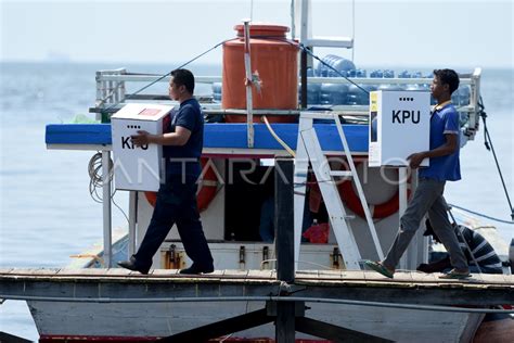 Distribusi Logistik Pemilu Ke Kepulauan Seribu Antara Foto