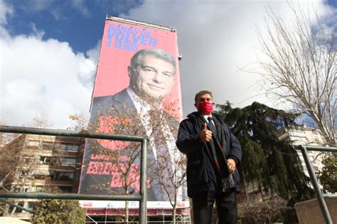 Pancarta Gigante De La Anc Para Activar La Participación En La Manifestación De La Diada