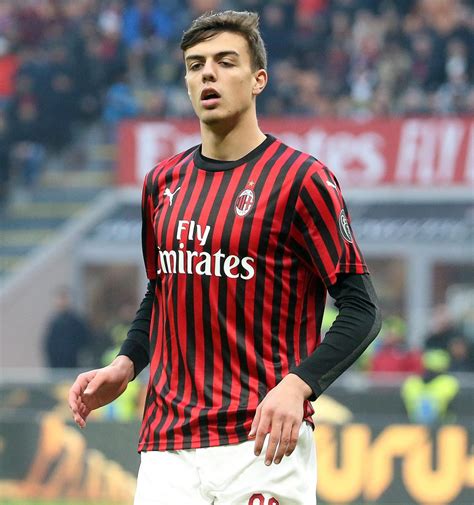 Milan il debutto in Serie A di Daniel Maldini 35 anni dopo papà Paolo