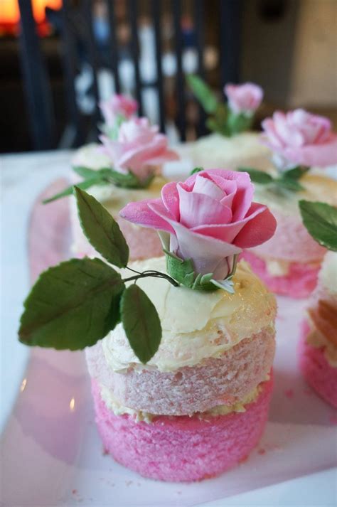 Sweet Treats 7 Delightful Tricks Of Making An Edible Sugar Flower Cake