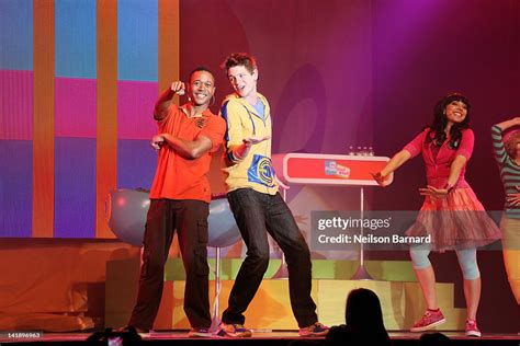 Nickelodeons The Fresh Beat Band Shout Kiki And Twist Perform On