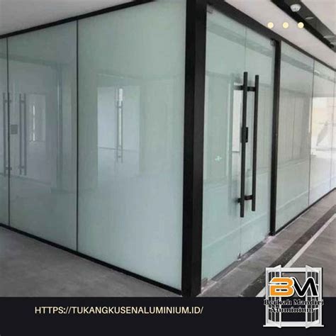 pemasangan partisi kaca aluminium ruang kantor  bekasi berkah