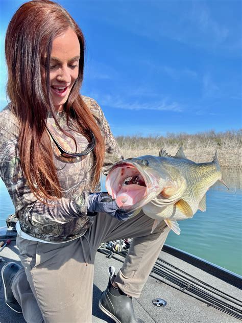 Lady Angler Catches World Record Largemouth Bass In Texas