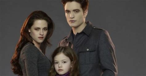 Twilight Baby Renesmee Cullen Looks All Grown Up Huffpost Canada