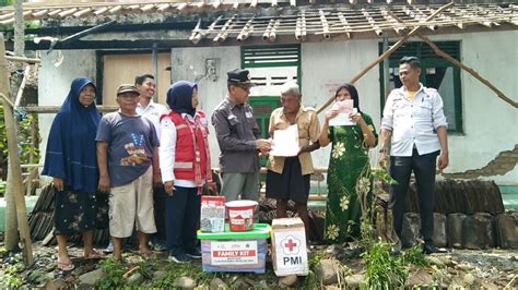 Pmi Salurkan Bantuan Untuk Korban Longsor Dan Kebakaran