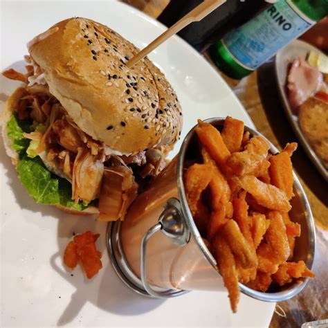 Wuff Stoneybatter Dublin Ireland Pulled Jackfruit Sandwich Review