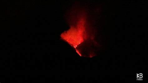 Cronaca Diretta Sicilia Etna Eruzione In Corso Trabocco Lavico Dal