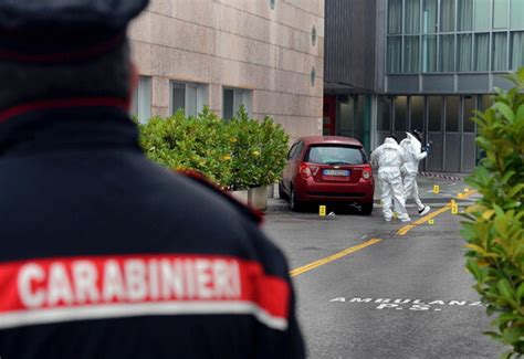 Milano Medico Aggredito Con Un Machete Nel Parcheggio Del Policlinico