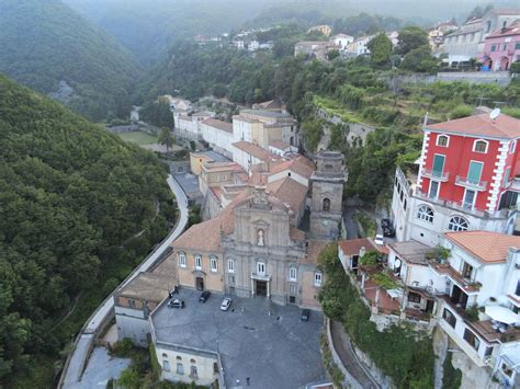 Abadía de la Santísima Trinidad Cava de Tirreni Italia it