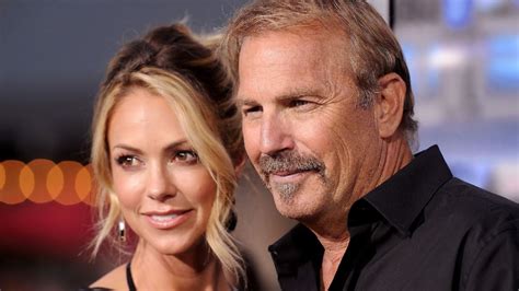 La exmujer de Kevin Costner se rehúsa a mudarse tras el divorcio