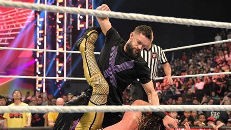 Wwe Raw Results Finn Balors Return Allows Seth Rollins To Evade A