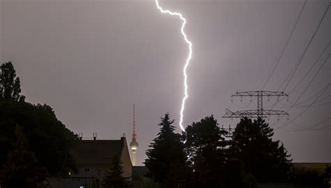 Blitze Gewitter Und Sturm In Berlin Und Brandenburg Unwetter