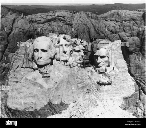 Mount rushmore construction hi-res stock photography and images - Alamy