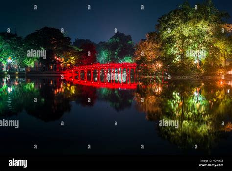 Hoan Kiem lake, in Hanoi Stock Photo - Alamy