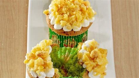 Resep Cupcake Pandan Crumble Kelapa Cemilan Manis Sore Hari Mudah