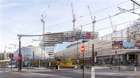 Immobilier La Tour Triangle Prend De La Hauteur Dans Le Ciel De Paris