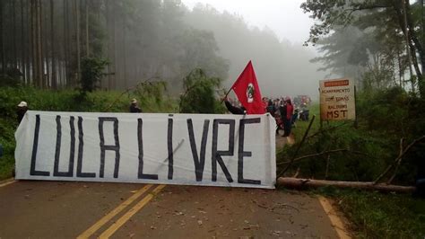 MST bloqueia rodovias no interior do Paraná O Presente