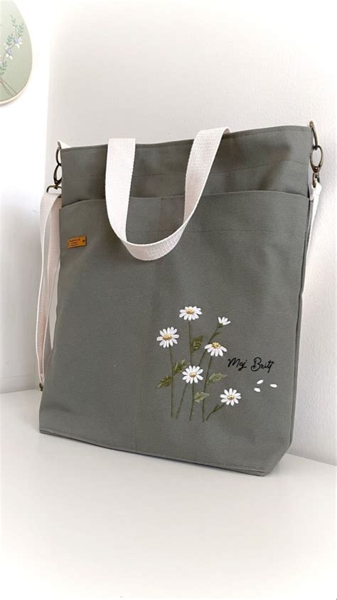 Pin by Mah Ra on أعمال يدوية in 2024 Fabric tote bags Diy handmade