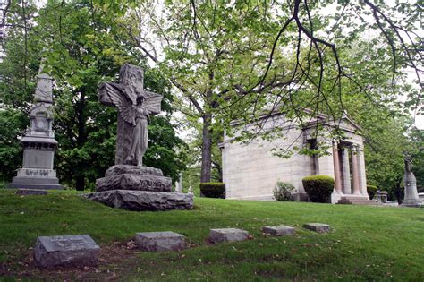 Milwaukee, WI: Forest Home Cemetery Gallery - BELLA MORTE