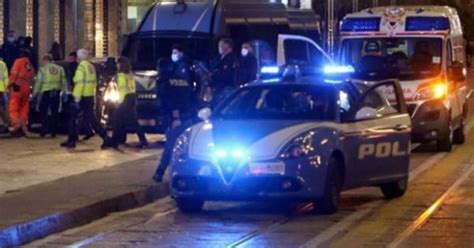 Torino Scene Da Far West Polizia Arresta Spacciatore Intervengono