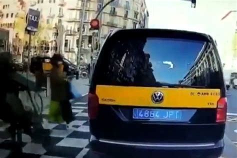 Un Patinet El Ctric Atropella Una Dona A Barcelona I La Deixa Inconscient