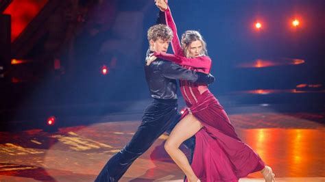 Rtl Tanzshow Let S Dance Bendixen Raus Kelly Bleibt Topfavorit