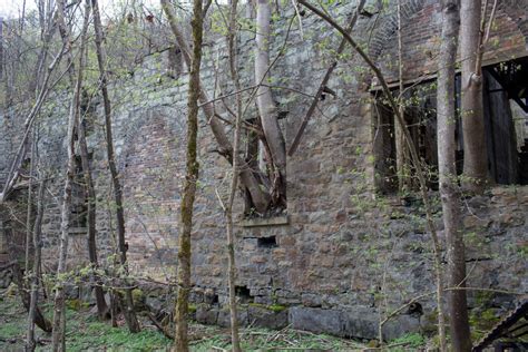 29 Unsettling Pictures Of Ghost Towns And Ruins