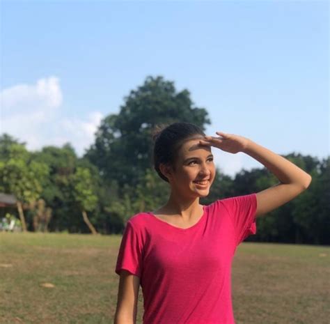 10 Hot Sexy Gabriella Quinlyn Bikini Pics