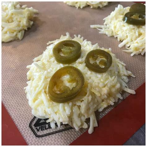 Quick Keto Jalapeno Cheese Bread Recipe (Only 3 Ingredients) - iSaveA2Z.com