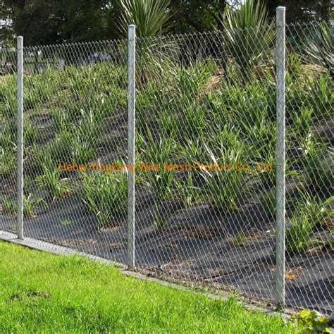 Galvanized Wire Mesh Fence Diamond Hole Cyclone Fence Panel Garden