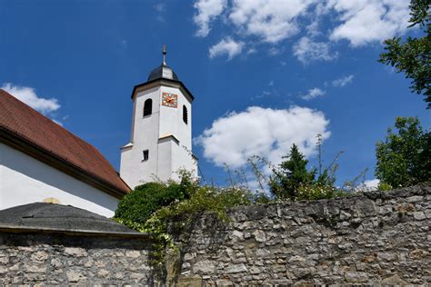 Wallfahrtskirche St Barbara in Hofen schließt Pilgerort in Stuttgart