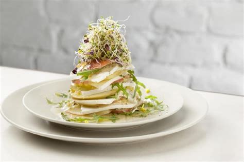 Carpaccio De Manzana Con Queso De Cabra Con Sal Y Azucar