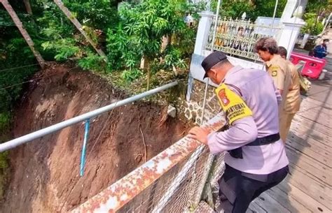 Termasuk Cagar Budaya Talud Pengaman Jembatan Duwet Ambrol Krjogja