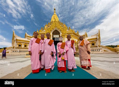 Monks And Nuns Hi Res Stock Photography And Images Alamy