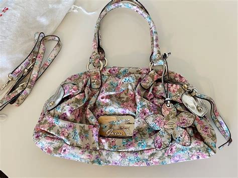 Guess Multiflorale Handtasche Neu Kaufen Auf Ricardo