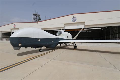 Il Drone Mq C Triton Della Us Navy Arriva In Italia Sulla Base Aerea