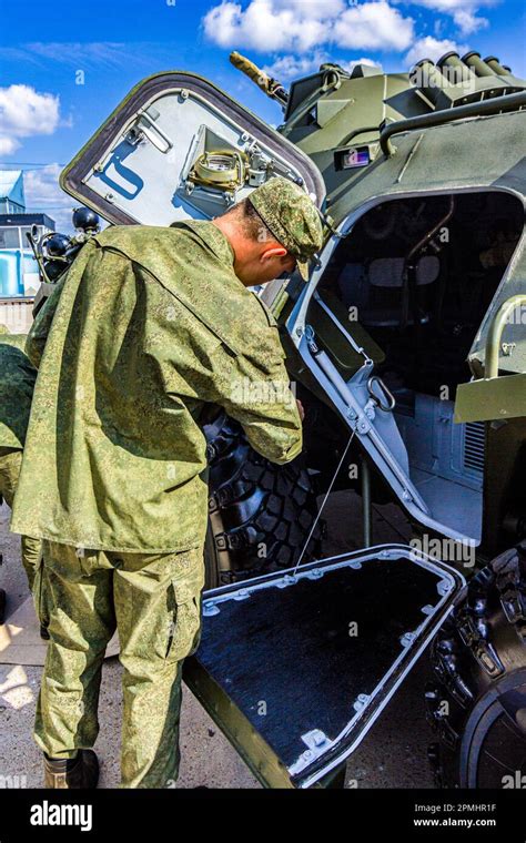 Combat Wheeled Amphibious Armored Personnel Carrier Btr Of The