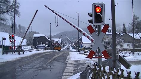 Spoorwegovergang Bestwig D Railroad Crossing Bahn Bergang Youtube