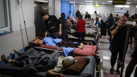 Pacientes Y M Dicos Evac An A Pie El Hospital M S Grande De Gaza